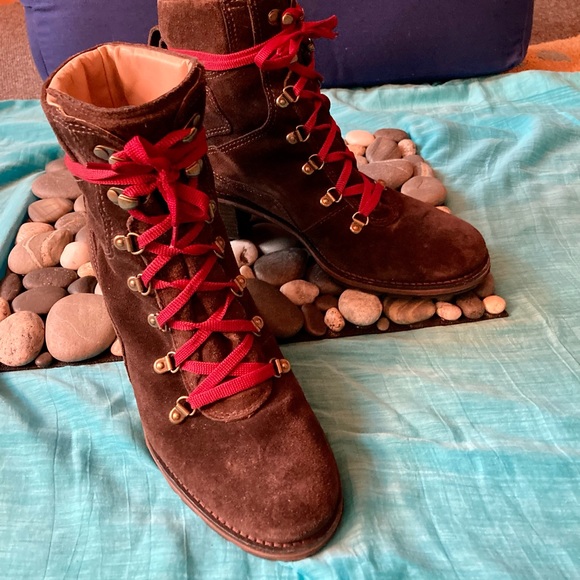 Shoes - LL Bean Deerfield Alpine Boots